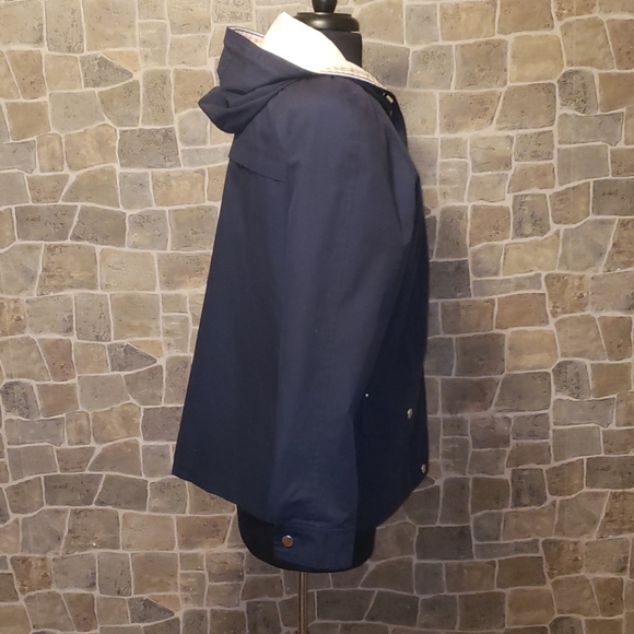 IZZI Women's Jacket - Picture 2 of 3